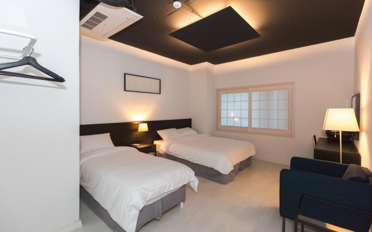 Canvas Black Guesthouse Busan Exterior foto